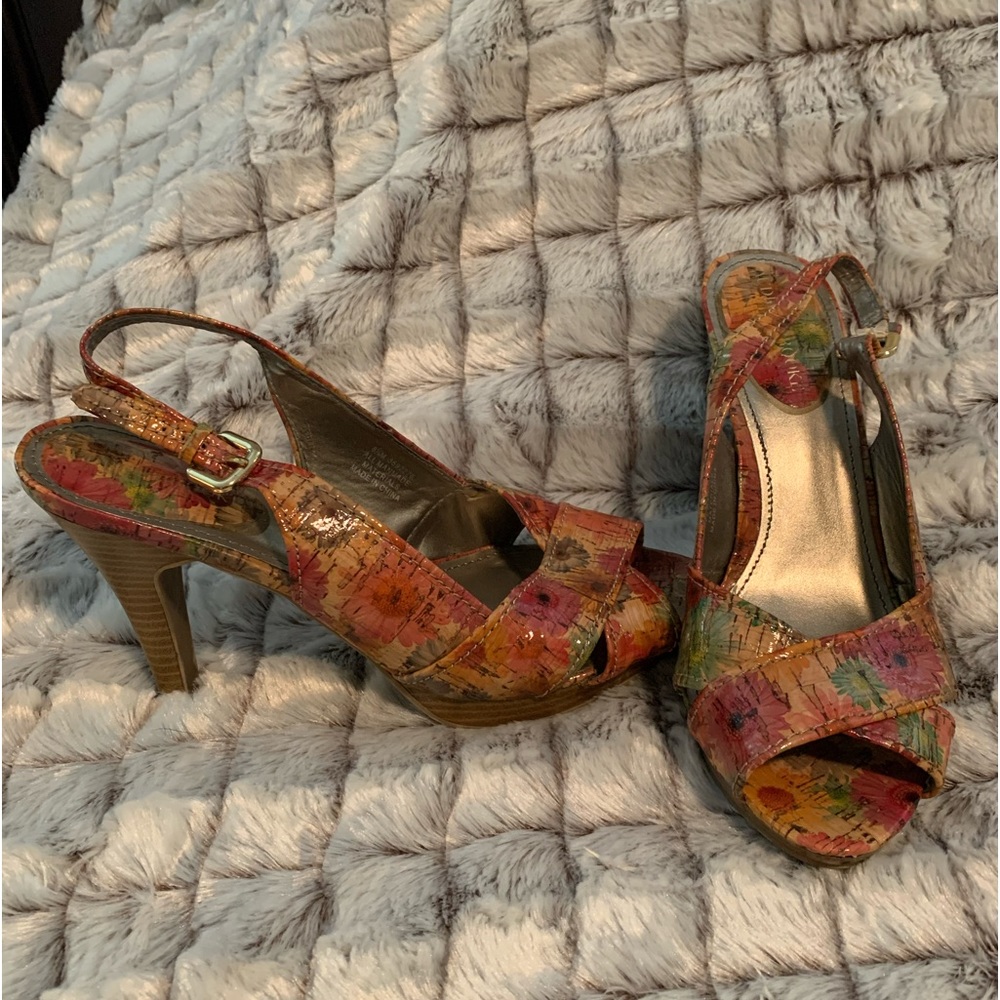 Heeled sandals- multi color